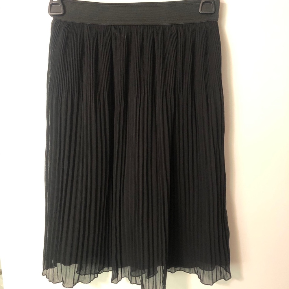 Pleated midi skirt